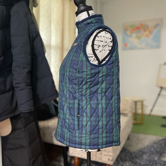 EUC Women’s X-Small Vineyard Vines Blackwatch Reversible Quilted Sherpa Vest - Picture 13 of 16